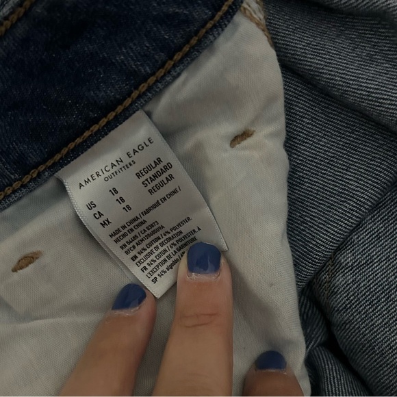 18 - American Eagle Mom Jeans - Picture 6 of 7